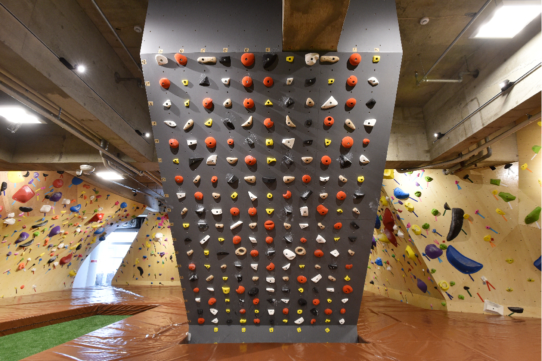 D.Bouldering Tsunashima (Yokohama) 